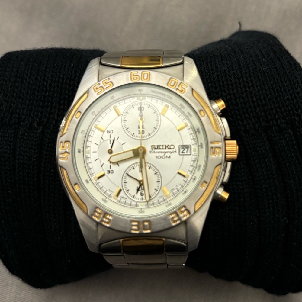 Men’s Seiko 100M Watch 
Stainless Steel silver/gold tone